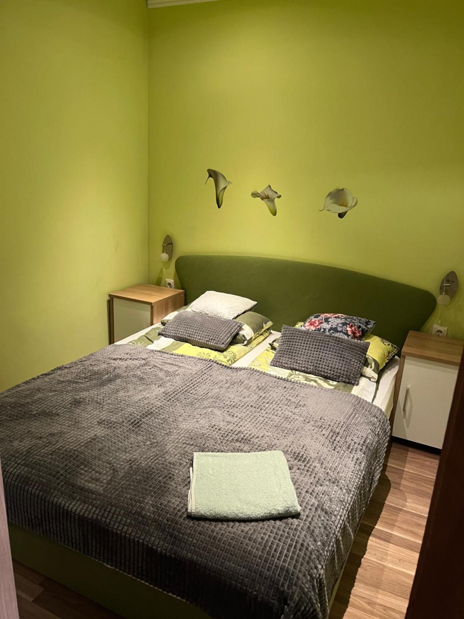 Brookforest Family Apartman Hajduszoboszlo Bagian luar foto