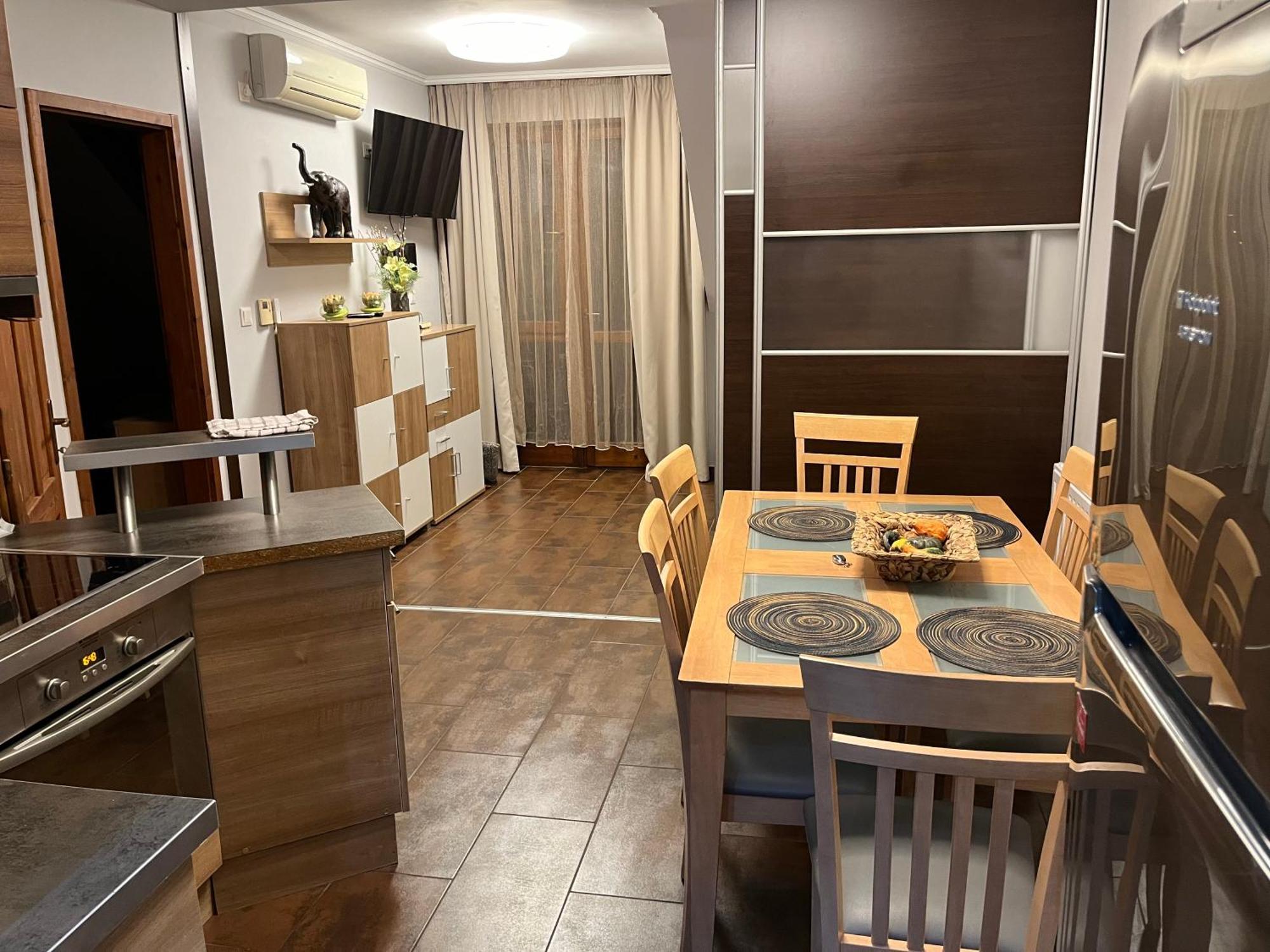 Brookforest Family Apartman Hajduszoboszlo Bagian luar foto