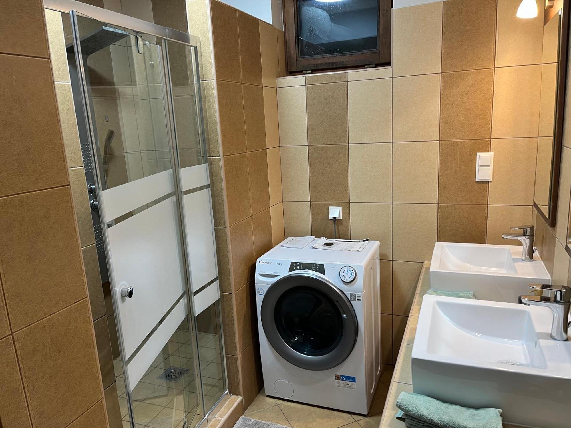 Brookforest Family Apartman Hajduszoboszlo Bagian luar foto